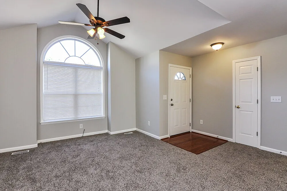 3 bed, 2.0 bath, 1400 sqft, $1,880 — Photo 2