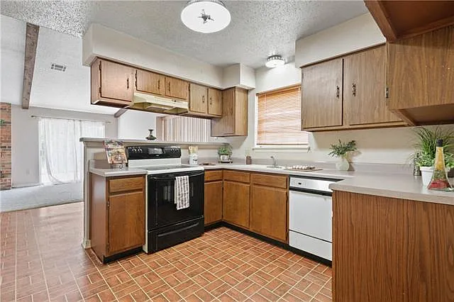 117 S Queens Dr — Photo 8