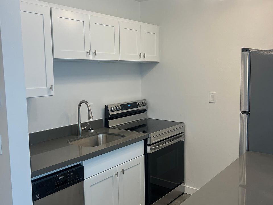1st image of 1000 Queen Anne Ave N #202