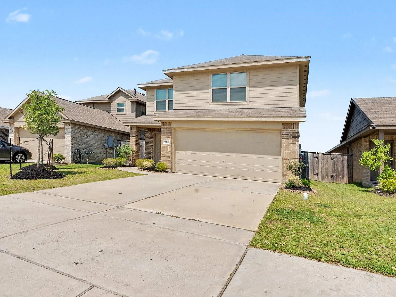 4 bed, 2.5 bath, 2280 sqft, $2,400 — Photo 3