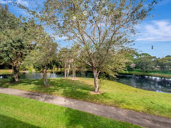 3rd image of 5087 Oak Hill Lane #326