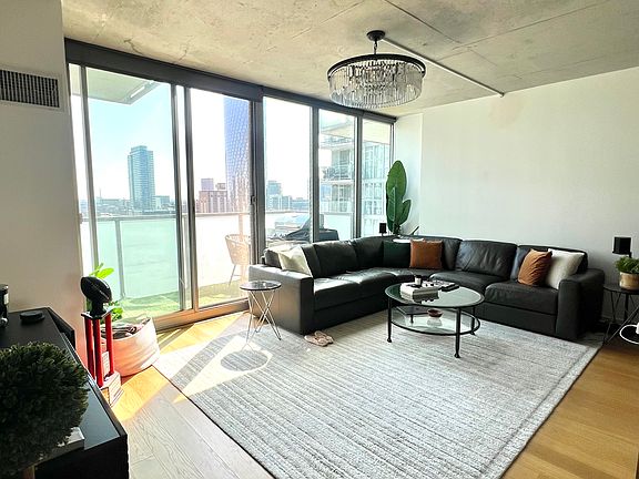 4th image of 659 W Randolph St #1219