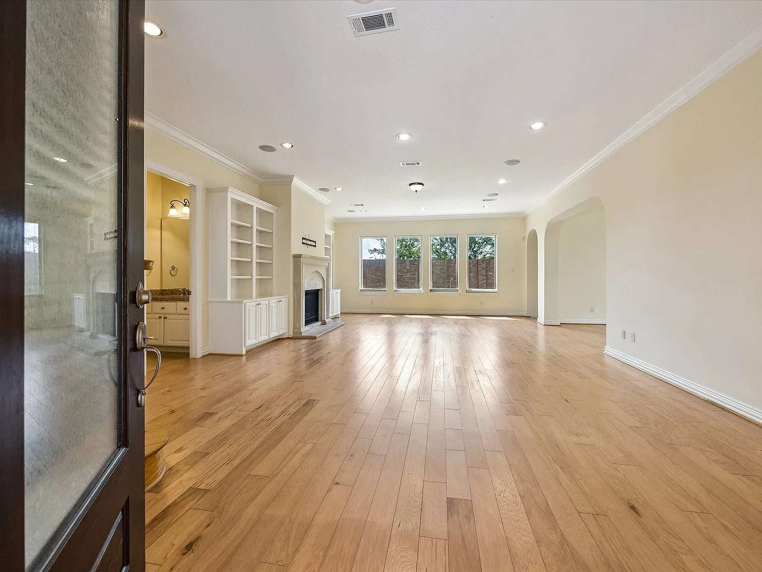 5 bed, 7.0 bath, 4347 sqft, $5,500 — Photo 3