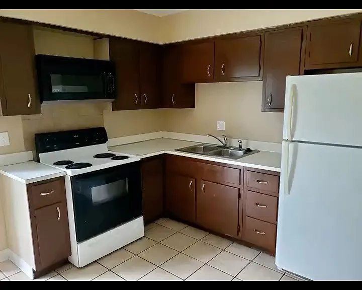 2910 Kilbourne Ave #2910 — Photo 1