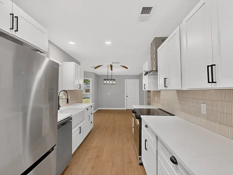 2308 Chamberlain Dr — Photo 15