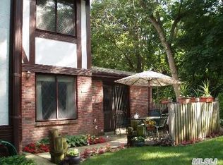 281 Brettonwoods Dr, Coram, NY