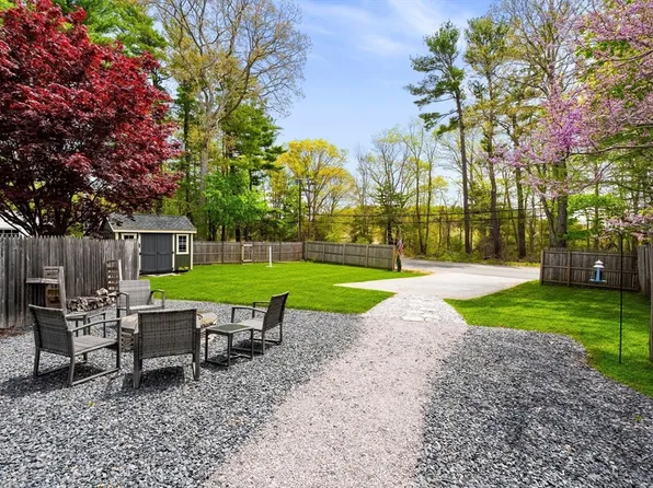 17 Woodbine Ave, Pembroke, MA 02359