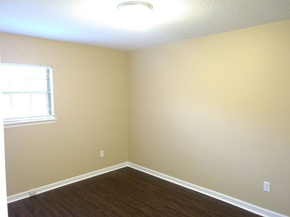 5th image of 5009 N Moore Ln