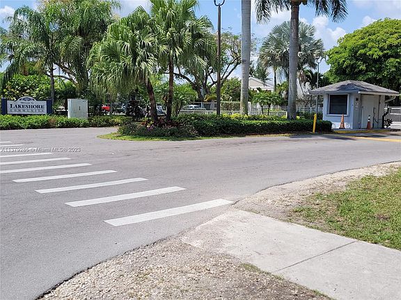 2nd image of 1135 N Franklin Ave #1135G