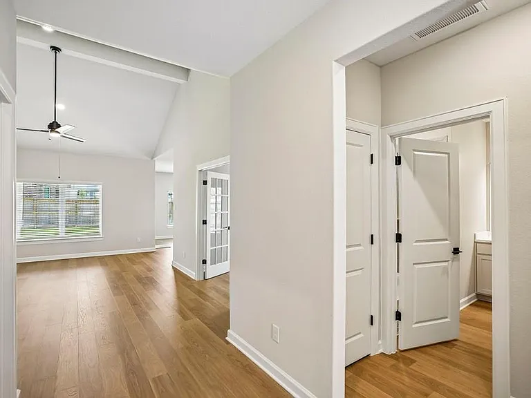 3085 Sorrento Hill Dr — Photo 3