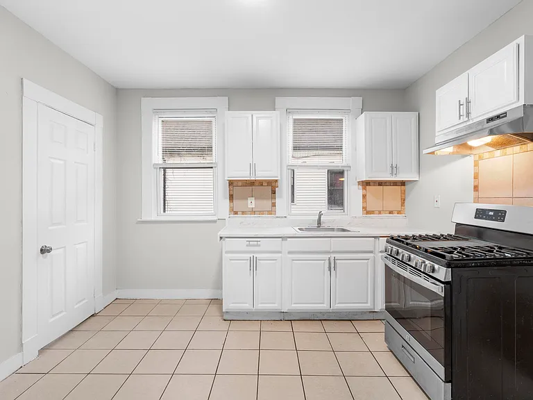 693 Dixwell Ave #2 — Photo 2