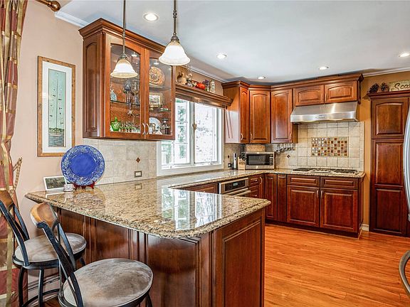 2nd image of 17 Halston Ln