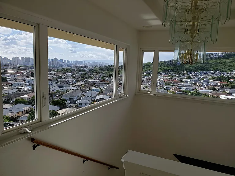 3452 Sierra Dr — Photo 2