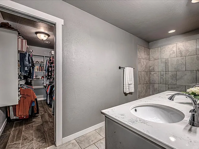 10300 Glover River Dr — Photo 13