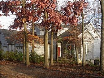 Secluded condo living 1/4 mile from Chesapeake Bay