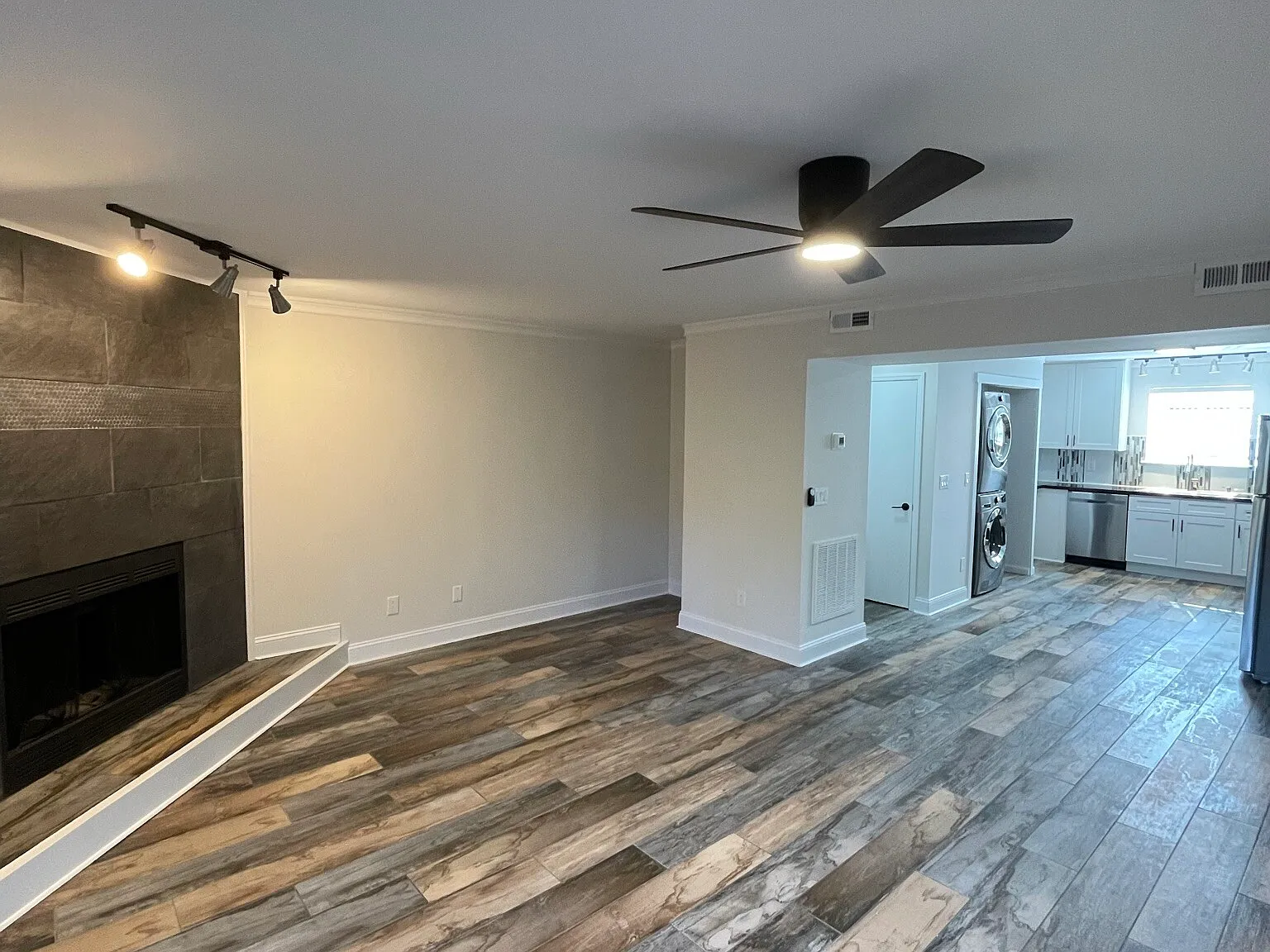2 bed, 989 sqft, $1,475 — Photo 3