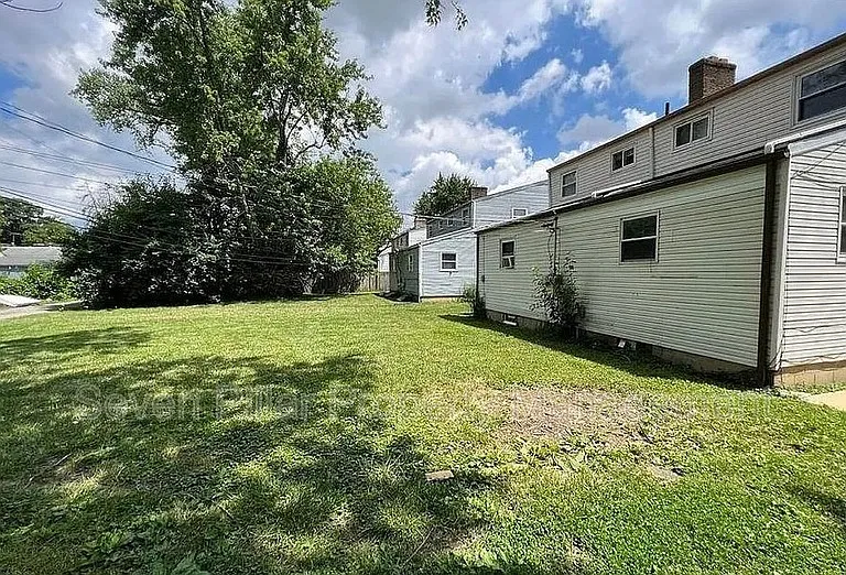 323 S Napoleon Ave — Photo 11
