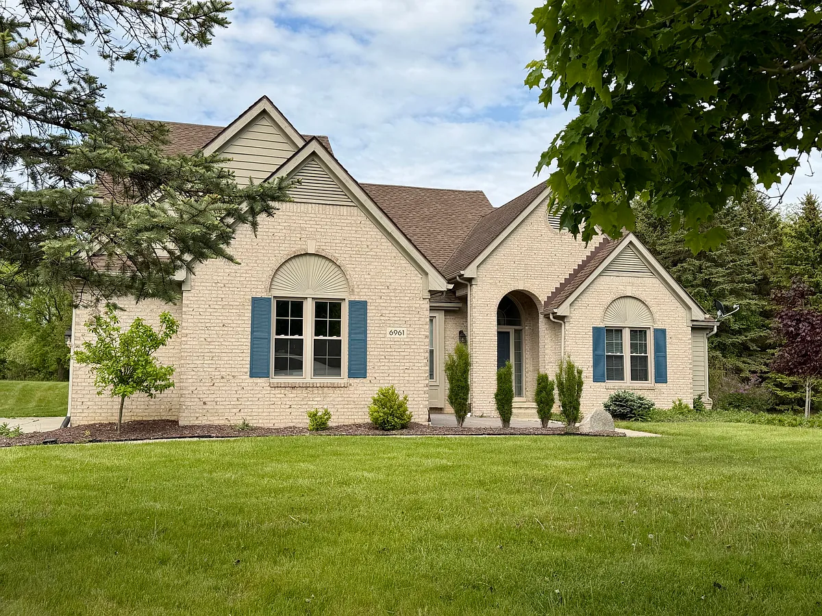 Building Photo - 6961 Suncrest Dr
