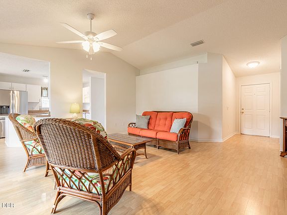3rd image of 77 Spinnaker Cir