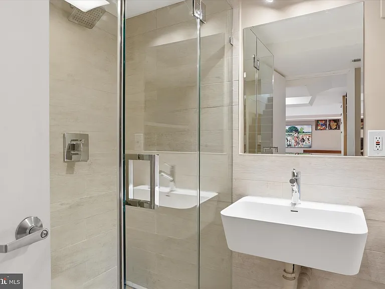 3221 Coquelin Ter — Photo 35