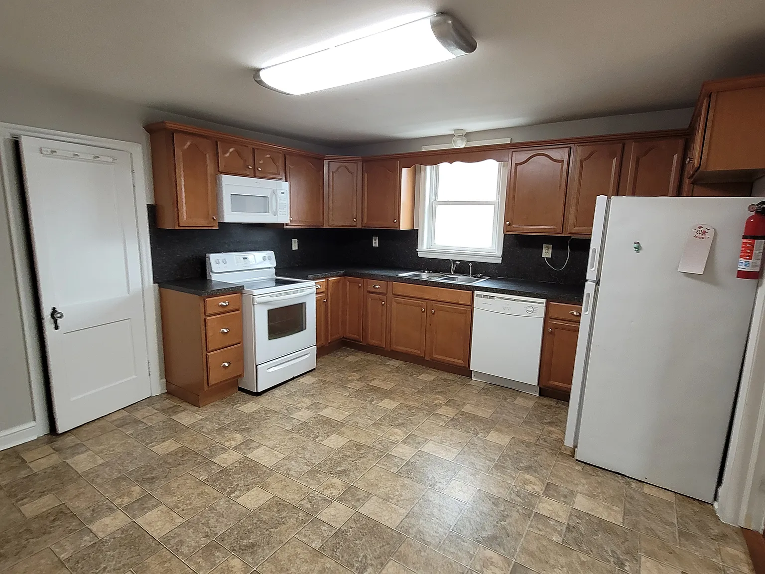 2 bed, 850 sqft, $1,195 — Photo 1