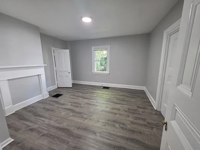 277 E Broadway — Photo 10