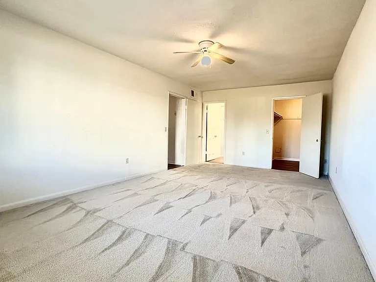 University Pointe Apartments — Photo 7