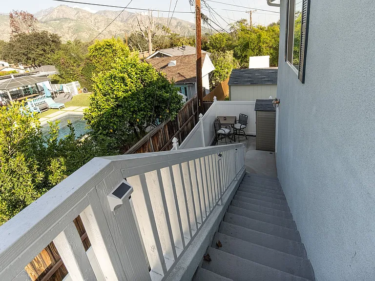 1668 Belford Ave — Photo 22