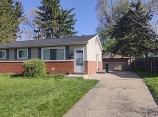 2365 Ravinewood Ave, Ypsilanti, MI 48198
