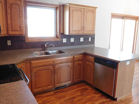 2nd image of 750 16th Avenue Ct W