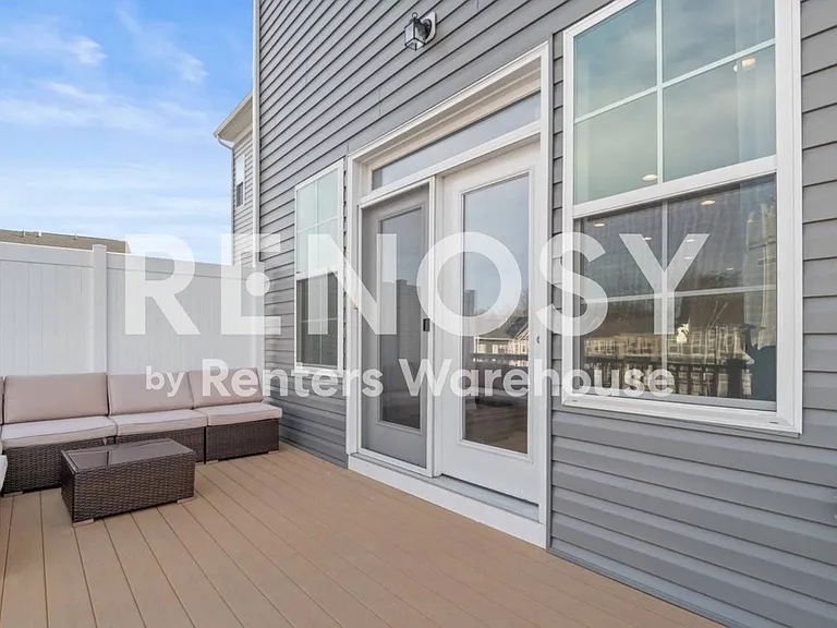 1041 Flester Ln — Photo 8