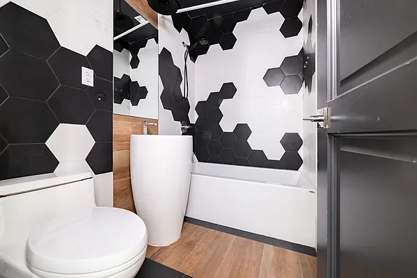 Rented by Jankos Group LLC | media 7