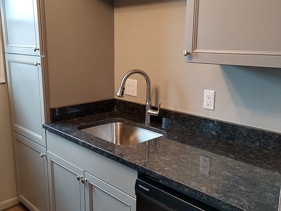 2nd image of 3220 Shenandoah Dr Unit 12-1