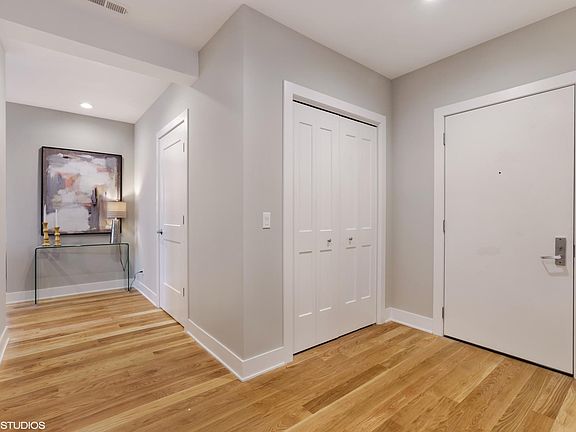 3rd image of 1127 W Granville Ave #304