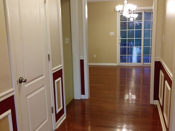4th image of 812 Rock Hill Ct