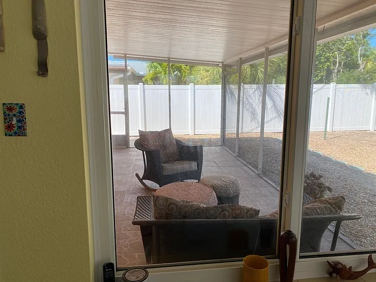 2560 E Vina Del Mar Blvd — Photo 11
