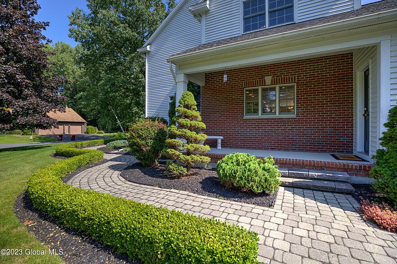 5th image of 124 Brandon Terrace