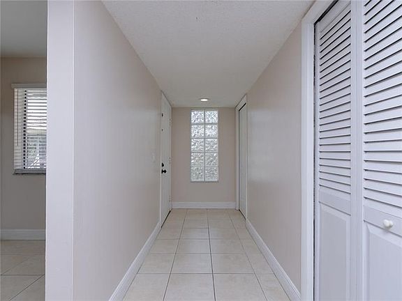 4th image of 417 Lakeview Dr APT 206