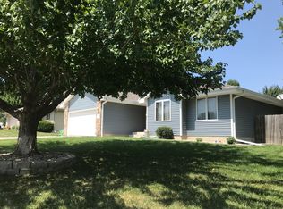 30 Pinewood Ave, Seward, NE 68434