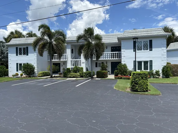 260 Palm River Blvd APT A201, Naples, FL 34110