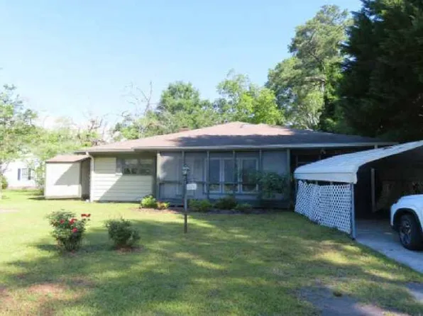 825 Sunset Dr, Laurinburg, NC 28352