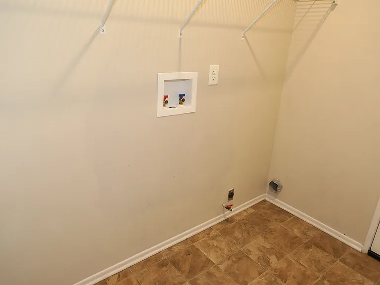 45713 Coventry Ct — Photo 14