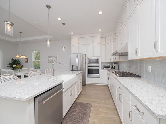 5th image of 34 Arrowwood Dr