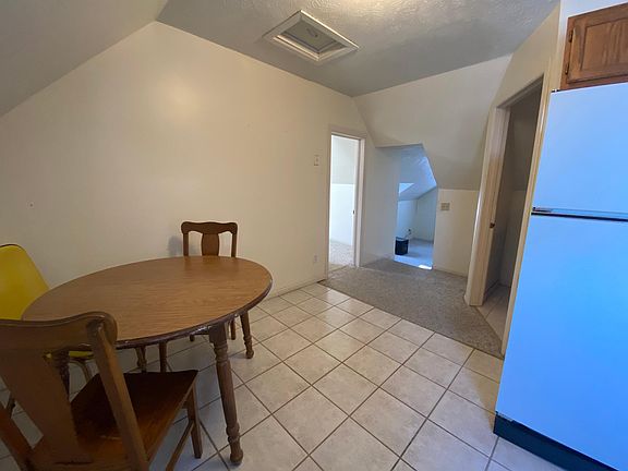 3rd image of 106 N Linn St #2