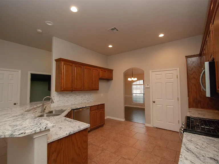 837 E Vancouver St — Photo 12