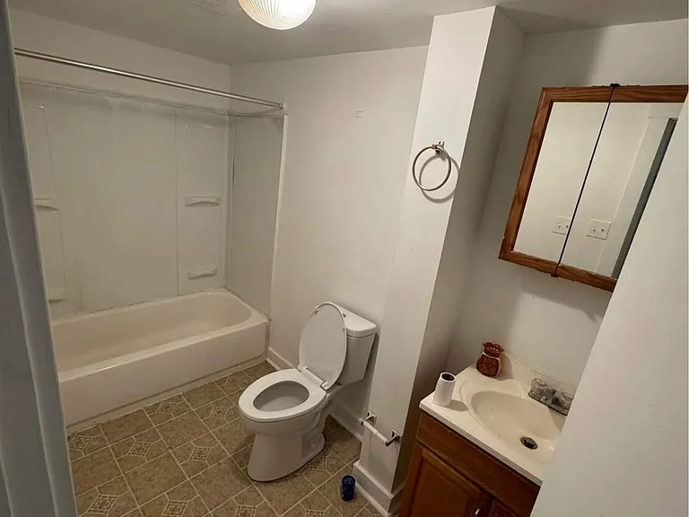 1640 Allengrove St #2 — Photo 18