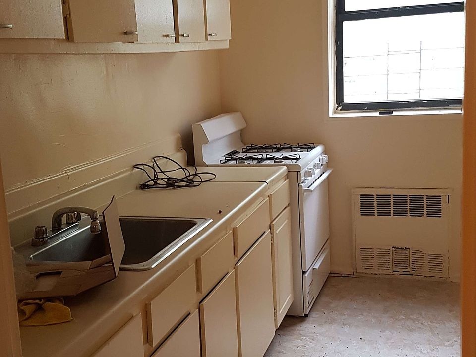 1st image of 480 E 21st St APT D1
