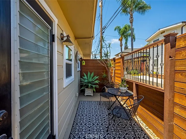 318 Holly St — Photo 4