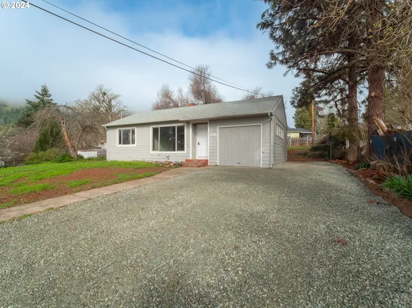 1051 NE Leon Ave, Myrtle Creek, OR 97457