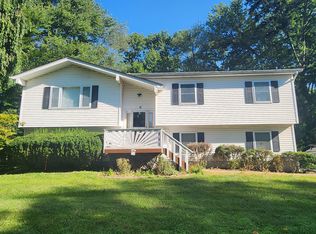1 Nickolaus Ln, Nanuet, NY 10954